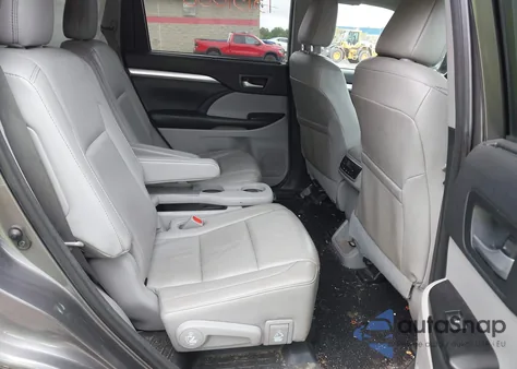 2018 Toyota Highlander Xle z USA, uszkodzony, nr VIN 5TDJZRFH8JS884909